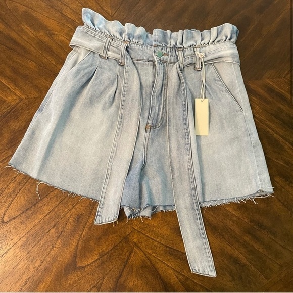 BLANK NYC High Waist Denim Self-Belt Shorts Light Wash Size 28 NWT - Picture 6 of 6